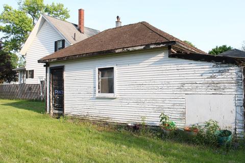 326 Bates St, Jackson, MI 49202 photo 4