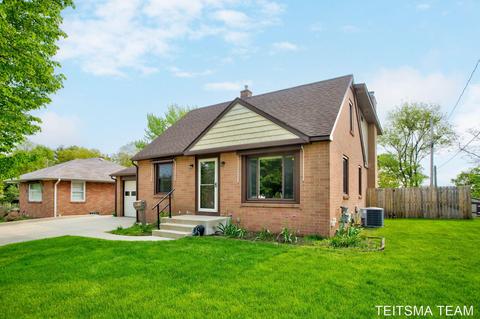 608 Hillock Ct, Grand Haven, MI 49417