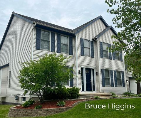 2121 Waterbury Dr SE, Kentwood, MI 49508