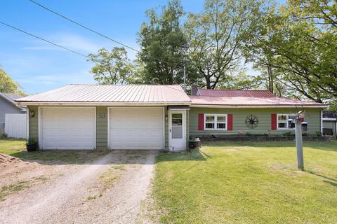 202 Tuttle Park Dr, Sherwood, MI 49089