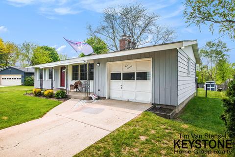 319 Doris St, Sparta, MI 49345