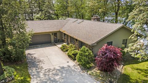 11500 Long Point Dr, Plainwell, MI 49080