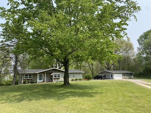 723 E Gun River Dr, Plainwell, MI 49080