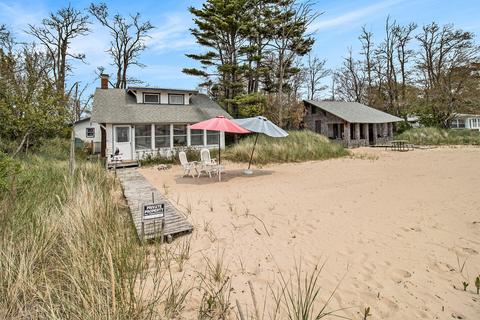 555559 W Lowell St, Pentwater, MI 49449