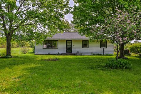 58620 Klumbis Rd, Dowagiac, MI 49047