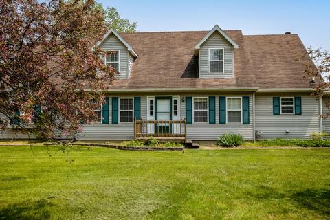 722 Spicer Dr, Brooklyn, MI 49230