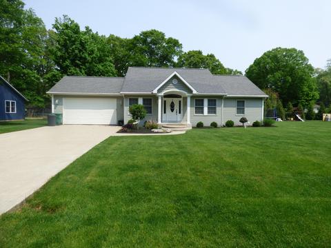 21582 Maple Glen Cir, Edwardsburg, MI 49112
