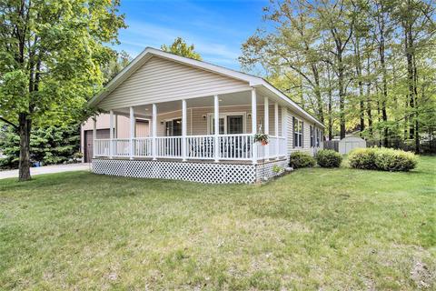 708 N Crystal Ln, Mears, MI 49436