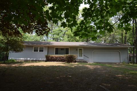 35110 Riverview Dr, Paw Paw, MI 49079