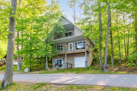 7857 Silver Lake Rd, Grand Junction, MI 49056
