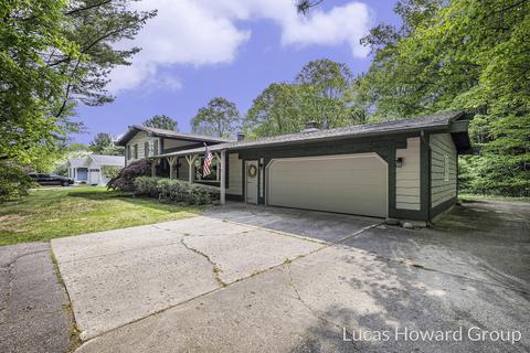 12576 Lakeshore Dr, Grand Haven, MI 49417