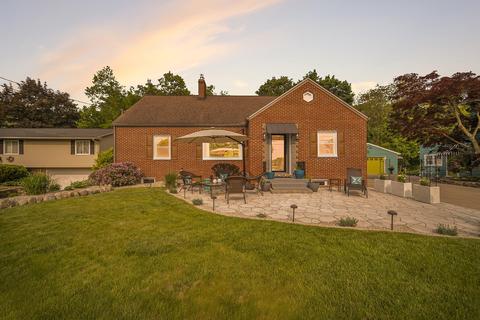 1940 Warren Ave, Jackson, MI 49203