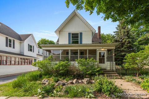 328 E Main St SE, Caledonia, MI 49316