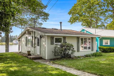 58678 Palmer Point Rd, Colon, MI 49040