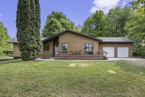 11490 Tebeau Dr NE, Sparta, MI 49345