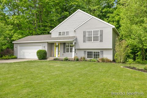 2053 Winston View Dr, Cedar Springs, MI 49319