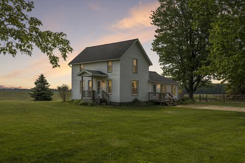 7463 Garfield Rd, Middleton, MI 48856