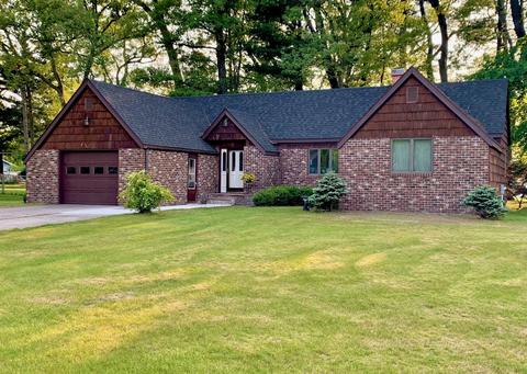 7563 Carefree Dr, Whitehall, MI 49461