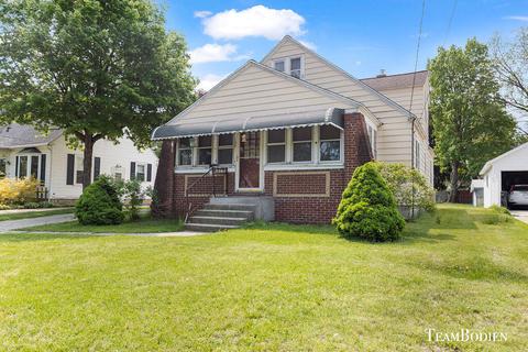 124 Wesley St SE, Grand Rapids, MI 49548