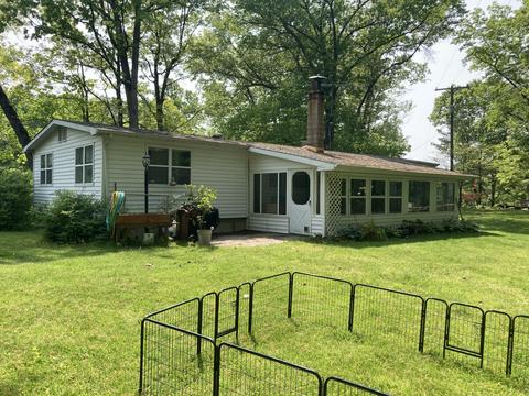 8600 W Montgomery Rd, Camden, MI 49232
