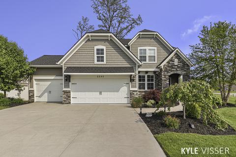 5283 Eagle Cove Dr, Hudsonville, MI 49426