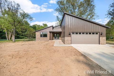 35883 Riverview Dr, Paw Paw, MI 49079