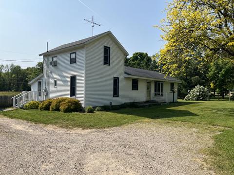 5274 Defield Rd, Coloma, MI 49038