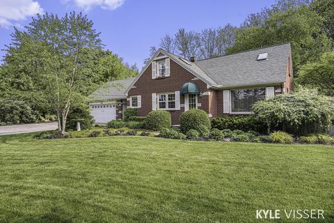 7287 Cascade Rd SE, Grand Rapids, MI 49546