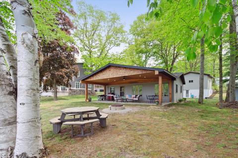 9761 E School Section Lake Dr, Mecosta, MI 49332