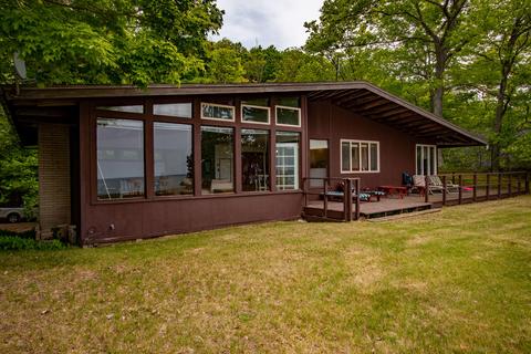 3553 N Lakeshore Dr, Mears, MI 49436