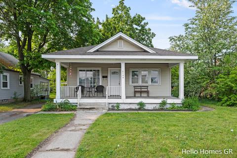 2146 Wrenwood St SW, Wyoming, MI 49519