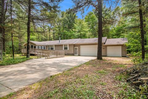 6606 E Hill St, Newaygo, MI 49337