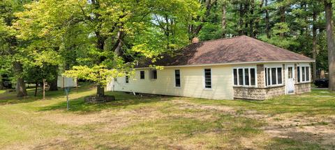 336 Sands St, Pentwater, MI 49449
