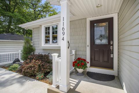 11694 Ford Point Dr, Plainwell, MI 49080