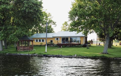 2851 Hudson Rd, Hillsdale, MI 49242