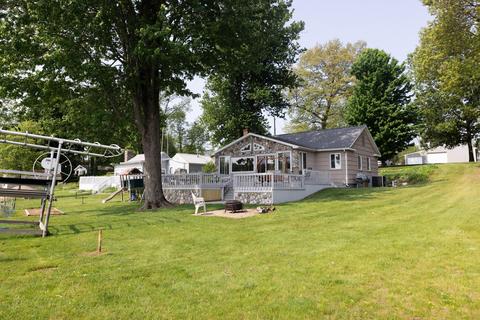 4623 Newell Dr, Reading, MI 49274