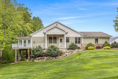 1401 Trailview Dr #1, Greenville, MI 48838