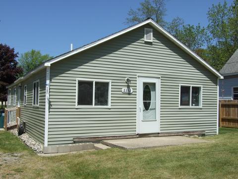 2352 Norman Ave, Norton Shores, MI 49441