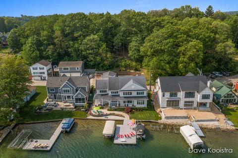 421 N Lake Dr, Caledonia, MI 49316