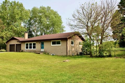 27915 County Road 375, Paw Paw, MI 49079