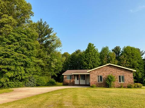 16717 Hemlock Dr, Spring Lake, MI 49456