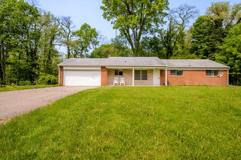 8718 Elizabeth Dr, Berrien Springs, MI 49103