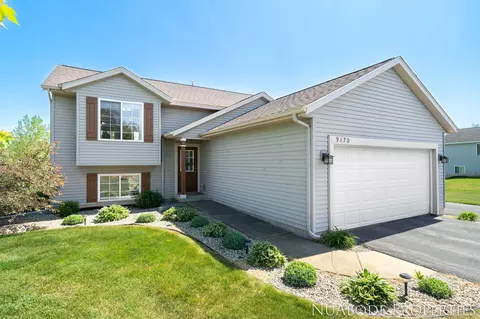 9170 Nature Meadows Ct, Rockford, MI 49341