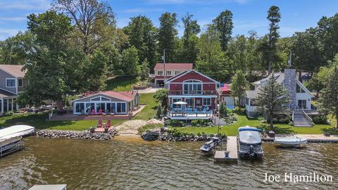 6765 Paradise Park Dr, Saranac, MI 48881