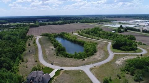8 Caroline Ct, Edwardsburg, MI 49112