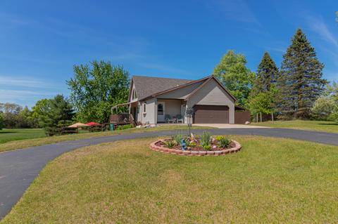 10400 Valley Ct, Canadian Lakes, MI 49346