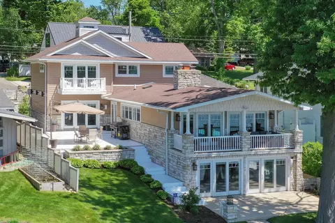 21953 Howell Dr, Cassopolis, MI 49031