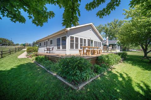 1140 Twin Lake Dr, Onsted, MI 49265