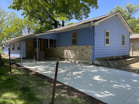 10790 Stoney Point Dr, Delton, MI 49046