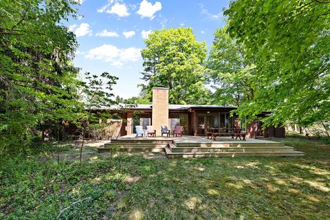 333 Orchard Blvd, Sawyer, MI 49125
